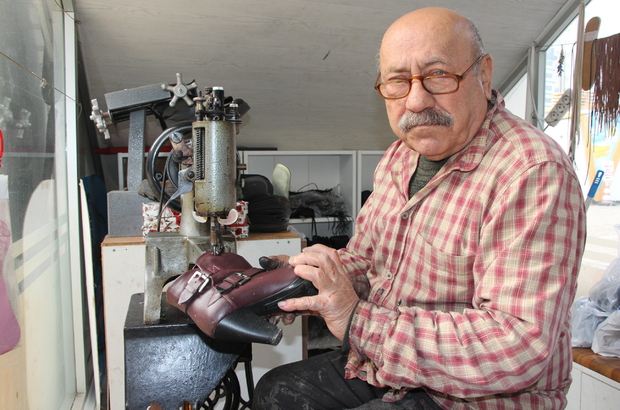 Emektar ayakkabı ustası mesleğinde 55 yılı geride bıraktı
