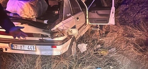 Durağan ilçesinde su kanalına düşen otomobilin sürücüsü yaralandı