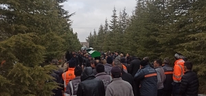 Karaman'daki trafik kazasında hayatını kaybeden 2 gencin cenazesi toprağa verildi