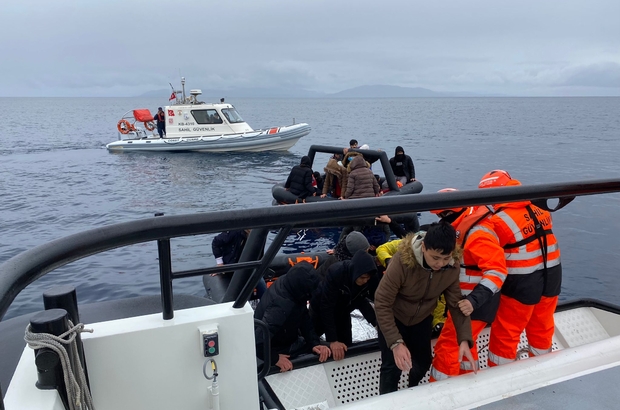 İzmir açıklarında 36 düzensiz göçmen kurtarıldı, 40 göçmen yakalandı