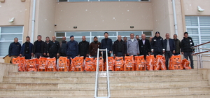 Çandır Kaymakamlığı sokak hayvanları için mama dağıttı