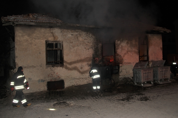 Konya'da metruk evde çıkan yangın söndürüldü