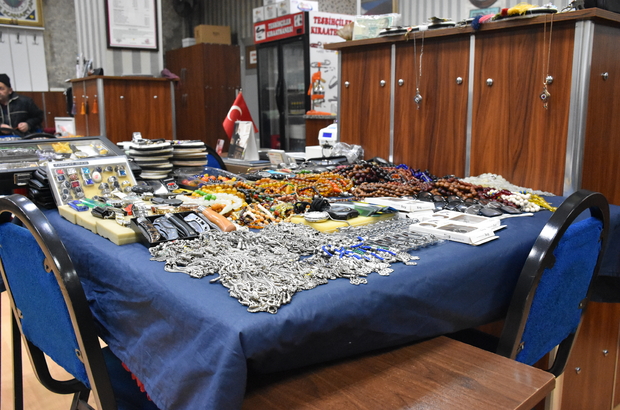 Eskişehir'in "tespih pazarı" kıraathanede kuruluyor
