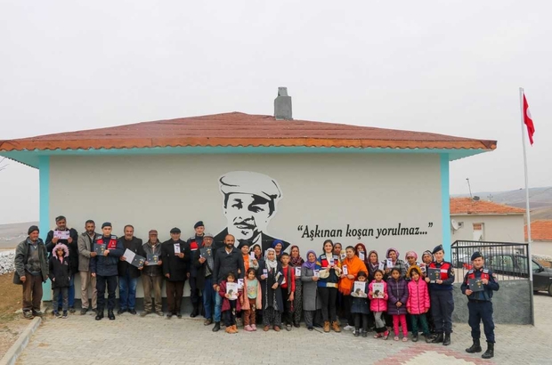 Kırşehir'de jandarma ekipleri köyde KADES'ı tanıttı