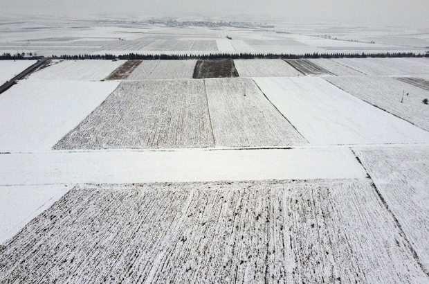 Eskişehir'de yağmur ve kar, suya hasret tarım arazilerine ilaç gibi geldi