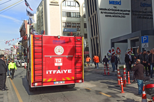 Mersin'de belediye bünyesindeki yeni hizmet binasında açılış sonrası yangın çıktı