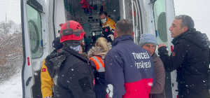 Tunceli'de devrilen araçta sıkışan sürücü AFAD ekiplerince kurtarıldı
