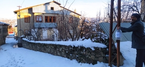 Arapgir'de gönüllü vatandaş engellilere plastik kapakla destek oluyor