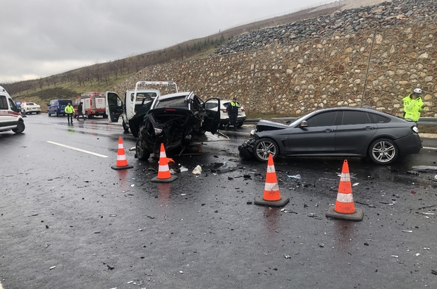 Bursa'da zincirleme trafik kazasında 4 kişi öldü, 6 kişi yaralandı
