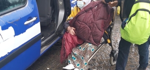 İkizce'de hasta kadın belediye ekiplerince evine ulaştırıldı