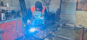 Isparta'da depremzedelere destekler sürüyor