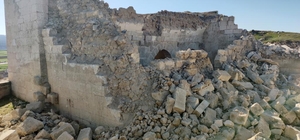 Gaziantep'teki tarihi İç Kale Cami, depremden hasar gördü