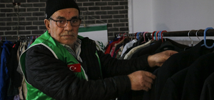 "Tahsin amca" depremzedelere yardım etmek için evine dönmüyor