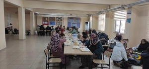 Kilis'te jandarma personeli depremzedelerin yaralarını sarıyor