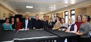 Tunceli'de usta öğreticiler ve kursiyerler depremzedeler için uyku tulumu h...