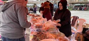 Bartın'da kadın kooperatifleri depremzedeler için kermes düzenledi