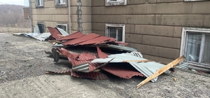 Ordu'da şiddetli rüzgar bazı evlerin çatılarında hasara yol açtı