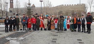 Erzurum'da öğrenciler tarihi mekanlarda İstiklal Marşı'nı okuyup klip yaptı...