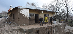 Adıyaman'da selde kaybolan anne ve kızını bin kişilik ekip arıyor
