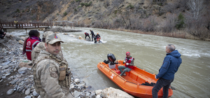 Tunceli'de Pülümür Çayı'na düşen otomobildeki 2 kişi hayatını kaybetti