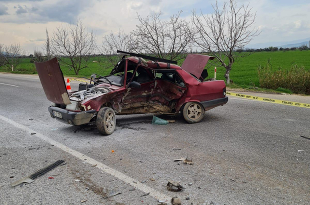 İzmir’de iki otomobilin çarpışması sonucu 2 kişi öldü