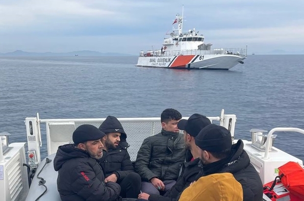 İzmir açıklarında 53 düzensiz göçmen kurtarıldı
