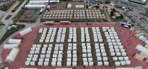 Çadır kentlerde barınan depremzedeler ramazanı buruk karşıladı