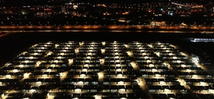 Malatya'daki en büyük konteyner kentte akşam da yaşam sürüyor