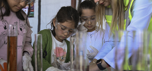 Kahramanmaraş'ta depremzede çocuklar bilim şenliğiyle moral buluyor