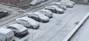 Ağrı'da etkili olan kar etrafı beyaza bürüdü