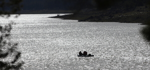 Bolu'da gölette teknenin alabora olması sonucu kaybolan kişiyi arama çalışm...