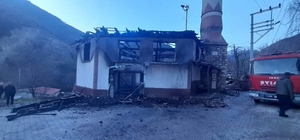 Sultandağı'nda tarihi camide çıkan yangın söndürüldü