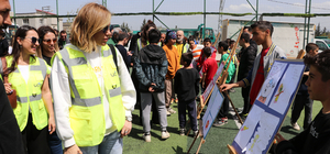 Oyuncular Berk Oktay, Yıldız Çağrı Atiksoy ve Durul Bazan, Nurdağı'nda çocu...