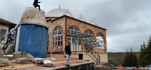Aksaray'da fırtınada cami minaresinin yıkılması sonucu imam yaralandı