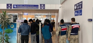 Afganistan uyruklu 228 düzensiz göçmen, Erzurum'dan ülkelerine gönderildi