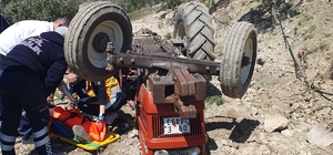 Aydın'da devrilen traktörün sürücüsü yaralandı