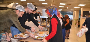 Muş'ta depremzedelere iftar yemeği