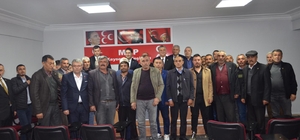 Kayseri'de MHP'ye katılanlara rozet takıldı