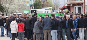 Afyonkarahisar'daki trafik kazasında hayatını kaybeden 2 genç kızın cenazel...