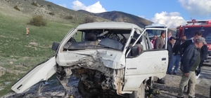 Burdur'da iki aracın çarpıştığı kazada 4 kişi yaralandı