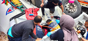 Bitlis'te devrilen tankerin sürücüsü yaralandı