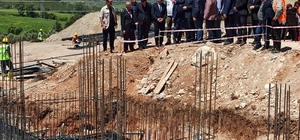 Osmaniye Valisi Yılmaz, köy evlerinin inşaatında incelemelerde bulundu