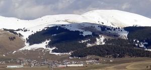 Kars'ın yüksek kesimlerine kar yağdı