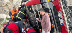 Burdur'da şarampole devrilen tırdaki 2 kişi yaralandı