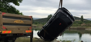 Bilecik'te gölete düşen otomobildeki 3 kişi öldü, 2 kişi kurtuldu