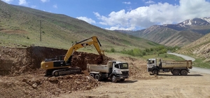 Van'da kırsal mahallelerde yollar yenileniyor