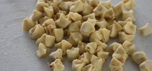 Afyonkarahisarlı kadınlar mantı açarak ev ekonomilerine destek oluyorlar