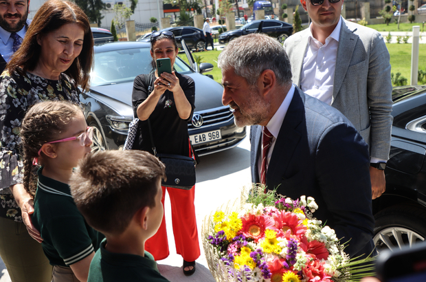 Hazine Ve Maliye Bakanı Nebati, Mersin'de Gazetecilerle Bir Araya Geldi ...