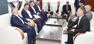 Büyükşehir Belediye Başkanı Büyükkılıç, Pınarbaşı ve Sarız ilçelerini ziyar...