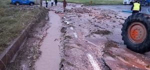 Tunceli'de sağanak nedeniyle Çemişgezek-Pertek kara yolu ulaşıma kapatıldı